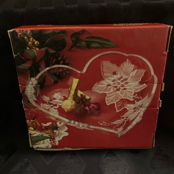 Mikasa Crystal Glass Heart Holiday 10 3/4 inches- New - Picture 2 of 3